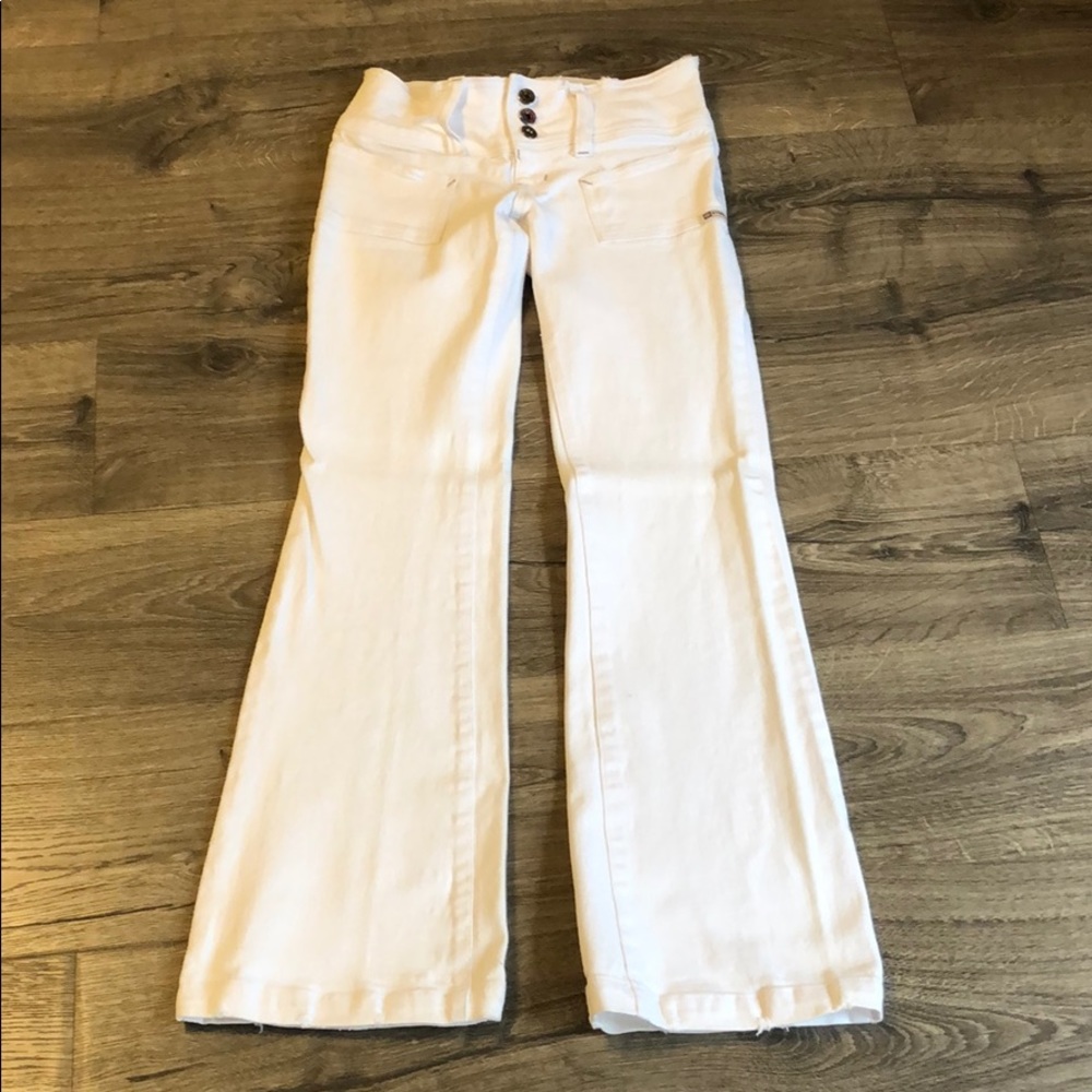 Women’s or juniors White jeans size 3